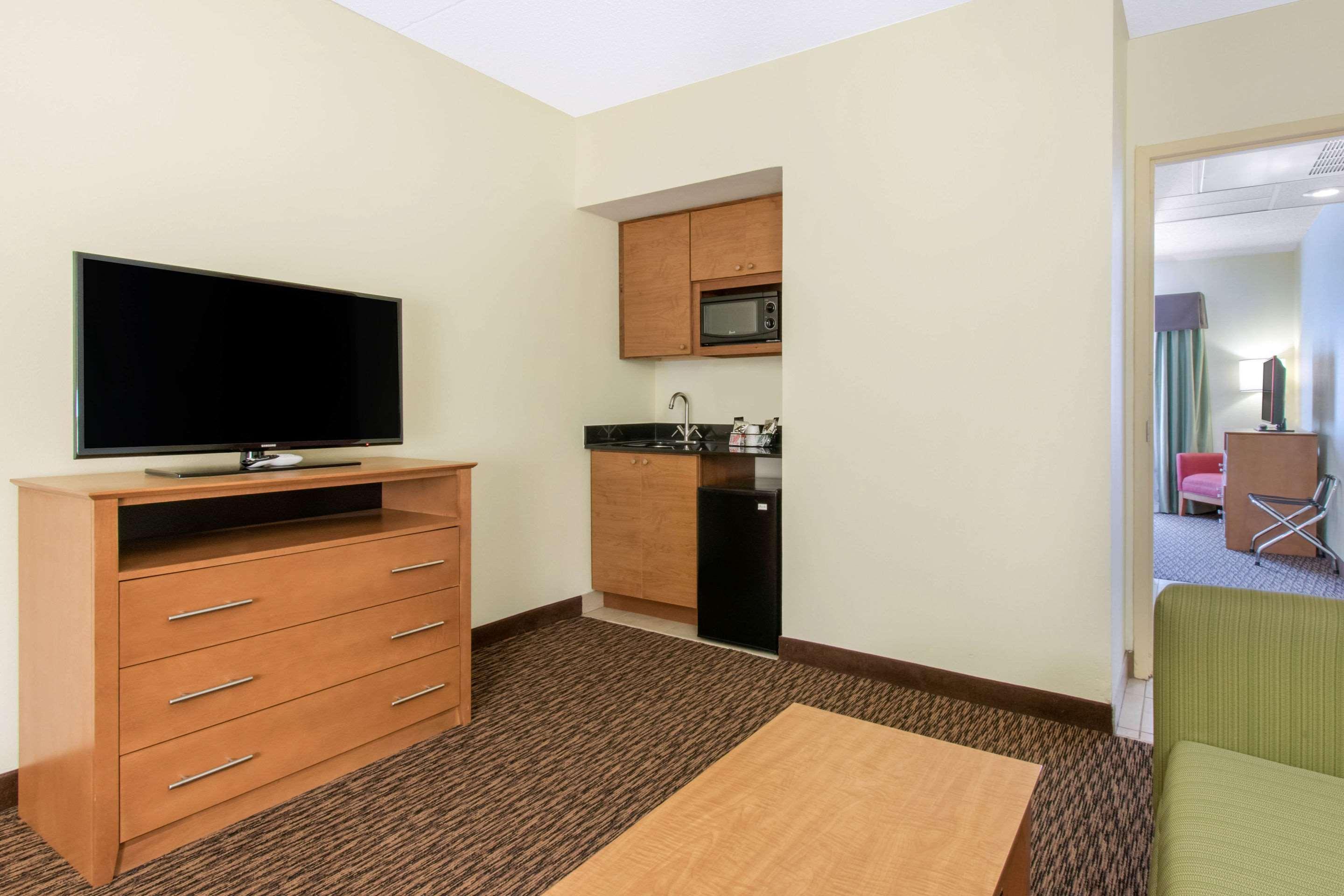 Clarion Hotel & Suites University-Shippensburg Ngoại thất bức ảnh