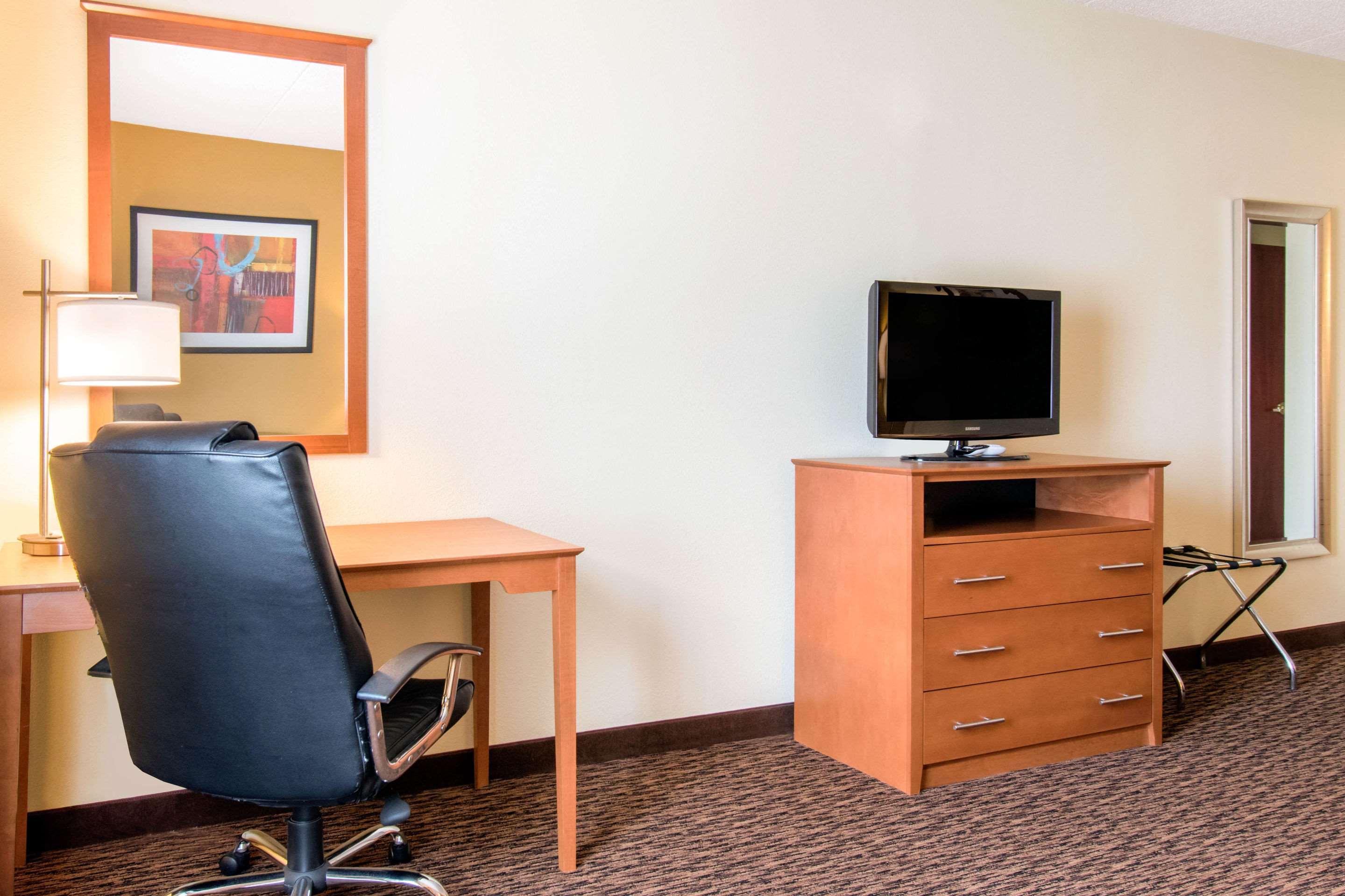 Clarion Hotel & Suites University-Shippensburg Ngoại thất bức ảnh